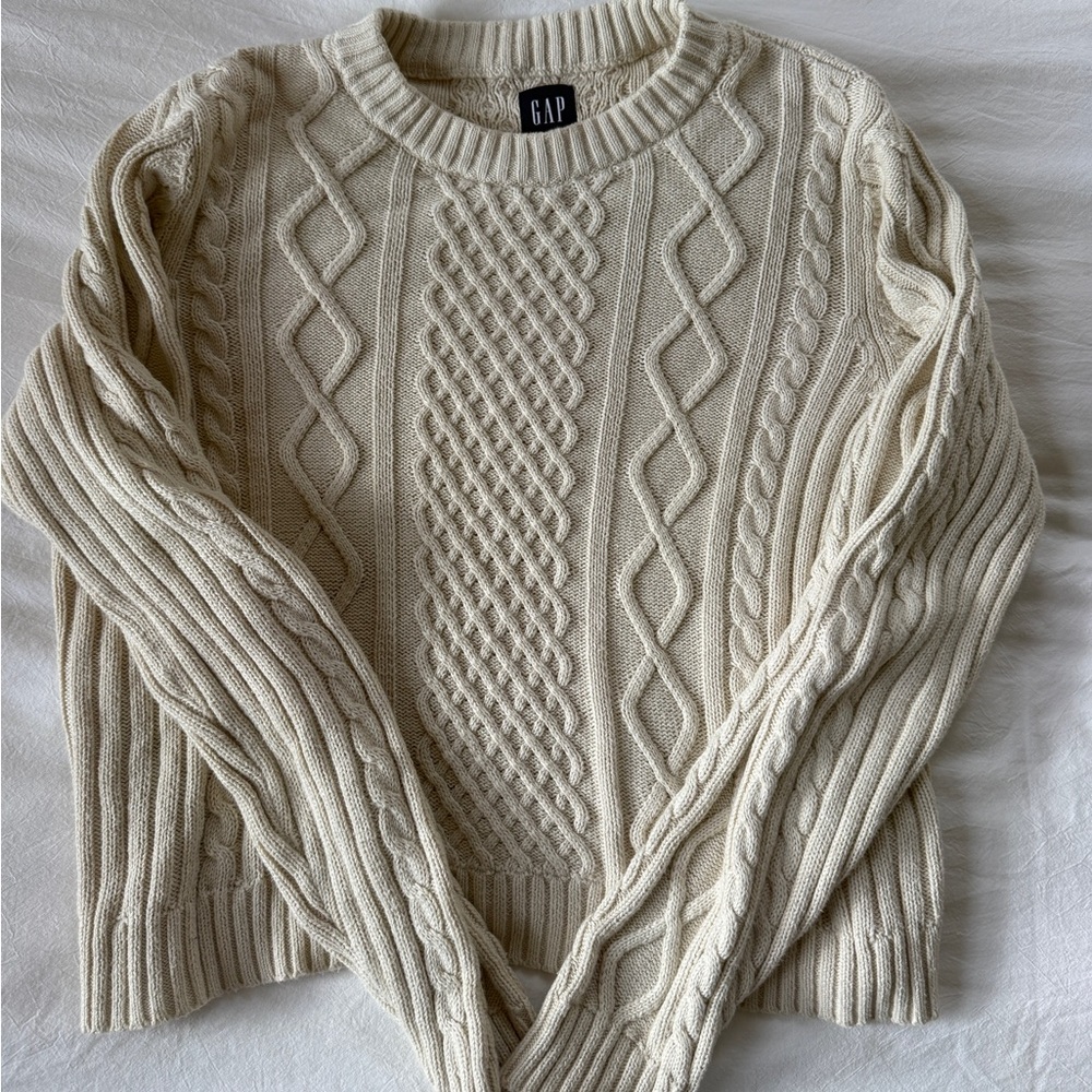 GAP Cropped Cable knit Sweater